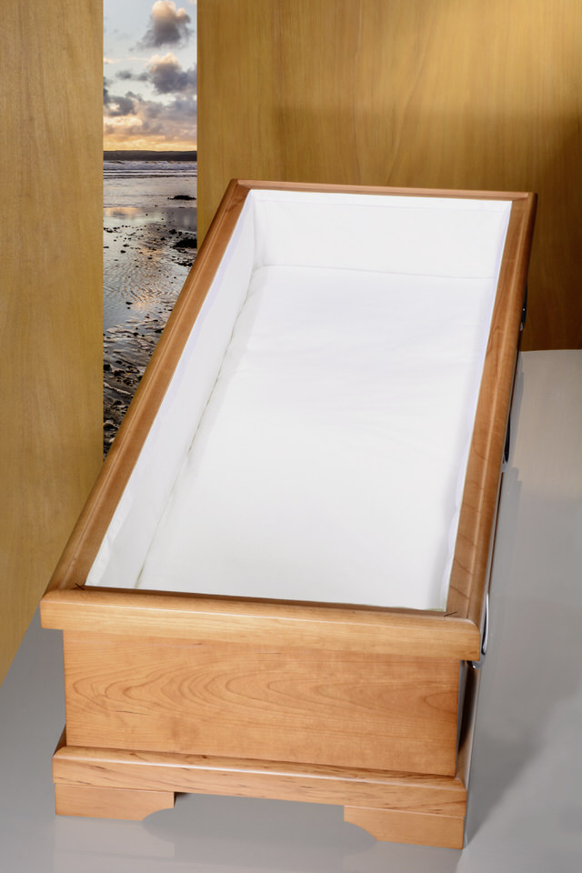 Sarginnenauskleidung 01100, BW weiß, Unterlage abgekettelt, Seitenstreifen mit weißem Taftband